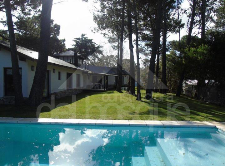 Casa · 277m² · 5 Ambientes · 1 Cochera