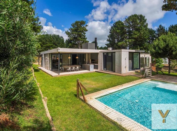 Casa · 250m² · 5 Ambientes · 1 Cochera