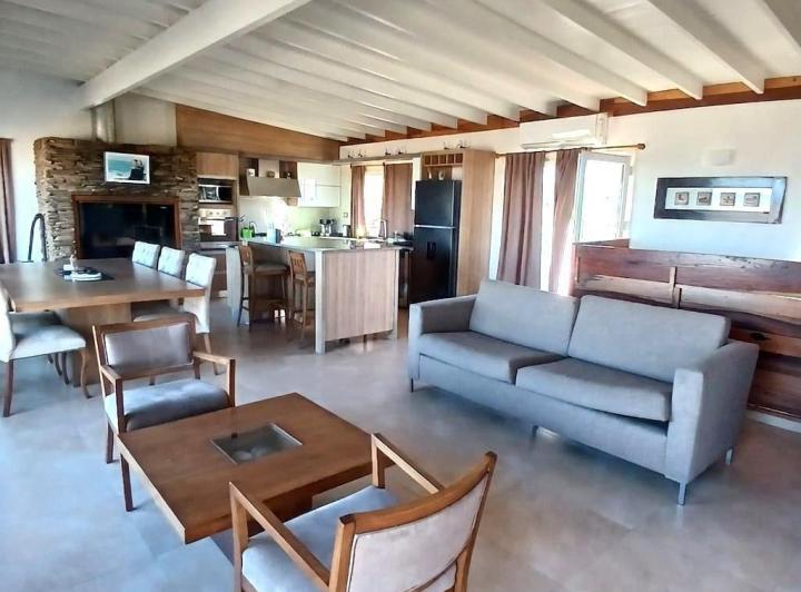 Casa · 130m² · 3 Ambientes · 4 Cocheras