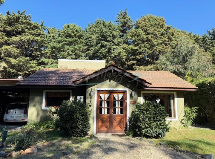 Casa · 100m² · 4 Ambientes · 1 Cochera