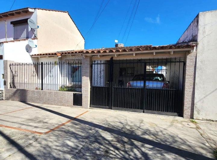 Casa · 117m² · 3 Ambientes · 1 Cochera