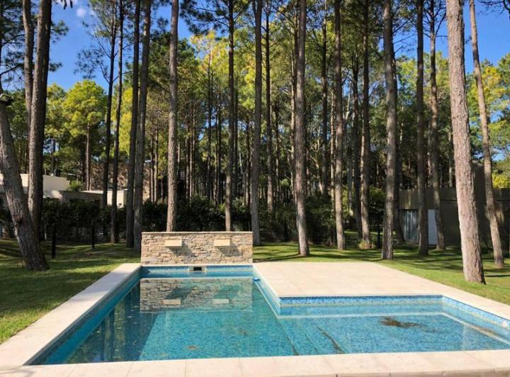 Casa · 265m² · 4 Ambientes · 2 Cocheras