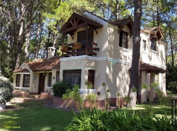 Casa · 167m² · 5 Ambientes · 2 Cocheras