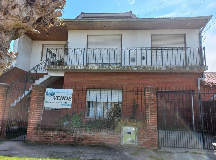 Casa · 386m² · 8 Ambientes · 1 Cochera