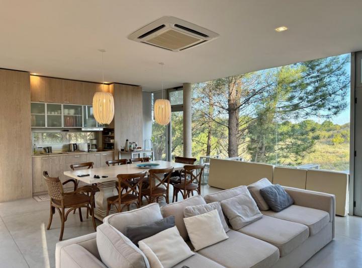 Casa · 180m² · 4 Ambientes · 2 Cocheras