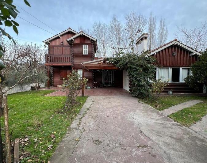 Casa · 300ha · 3 Ambientes · 4 Cocheras