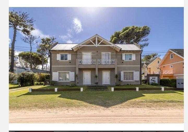 Casa · 390m² · 3 Ambientes · 1 Cochera