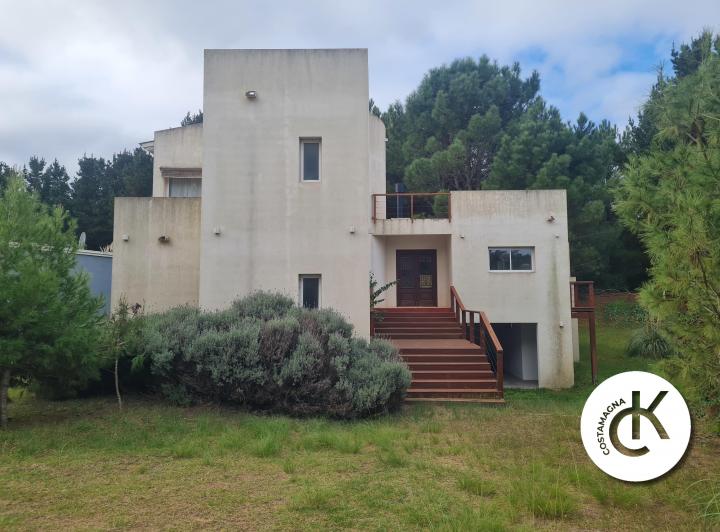Casa · 168m² · 4 Ambientes · 1 Cochera