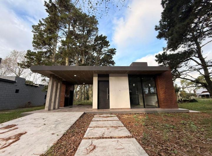 Casa · 80m² · 3 Ambientes · 2 Cocheras
