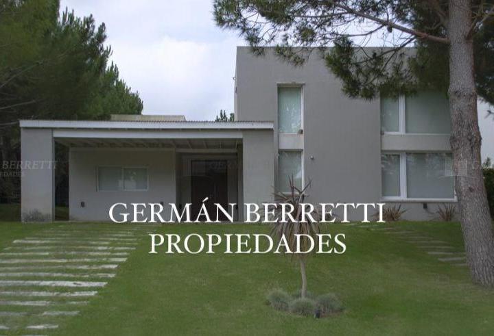 Casa · 182m² · 4 Ambientes · 2 Cocheras