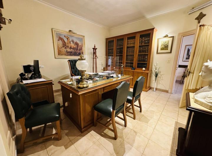 Casa · 280m² · 6 Ambientes · 1 Cochera