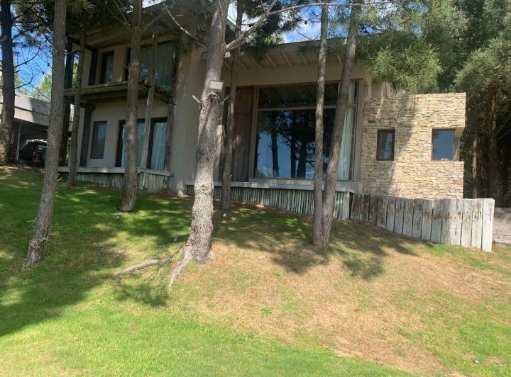 Casa · 176m² · 6 Ambientes · 2 Cocheras