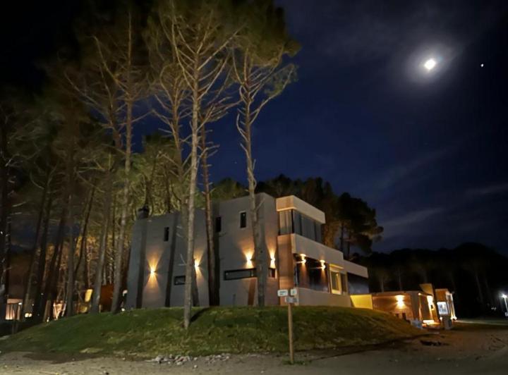 Casa · 335m² · 5 Ambientes · 2 Cocheras