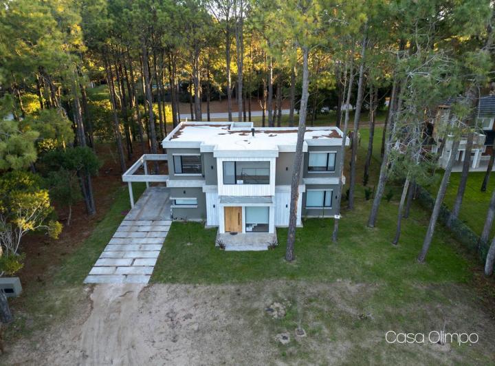 Casa · 250m² · 5 Ambientes · 1 Cochera