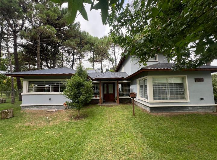 Casa · 696m² · 4 Ambientes