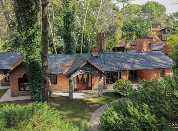 Casa · 140m² · 5 Ambientes · 1 Cochera