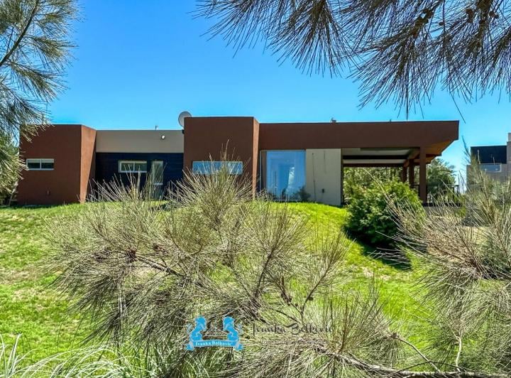 Casa · 200m² · 5 Ambientes · 1 Cochera