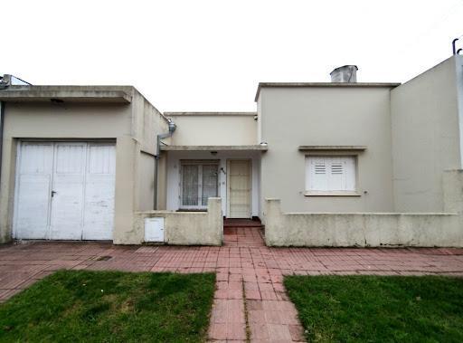 Casa · 100m² · 4 Dormitorios · 1 Cochera