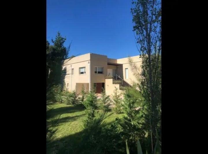 Casa · 500m² · 6 Ambientes · 1 Cochera