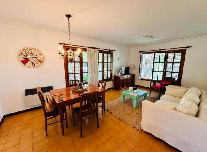 Casa · 200m² · 4 Ambientes · 1 Cochera
