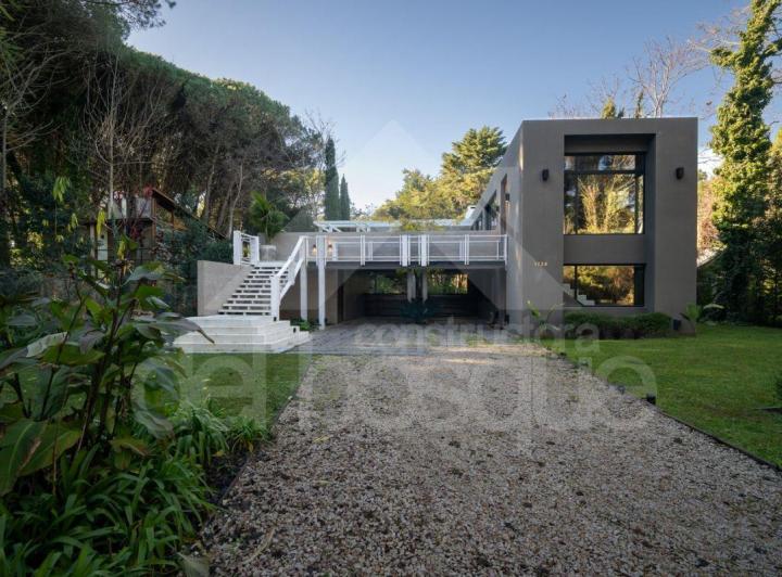 Casa · 368m² · 4 Ambientes · 1 Cochera