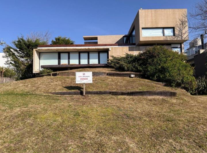 Casa · 181m² · 5 Ambientes