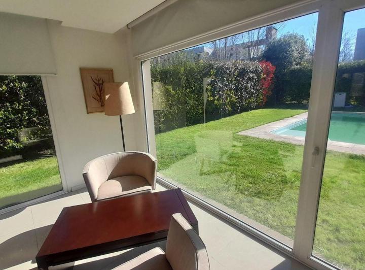 Casa · 244m² · 5 Ambientes · 2 Cocheras