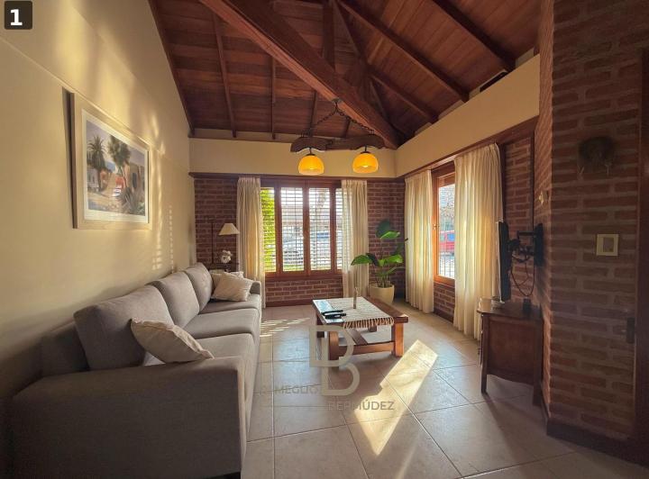 Casa · 200m² · 4 Ambientes · 1 Cochera