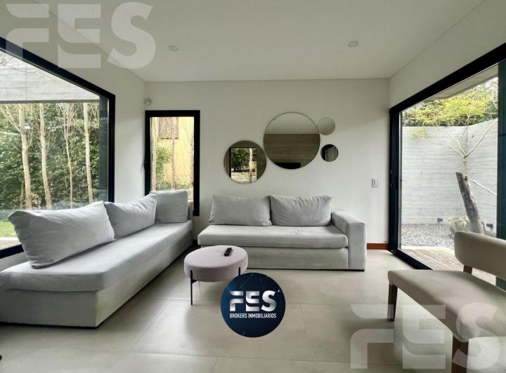 Casa · 200m² · 4 Ambientes · 2 Cocheras