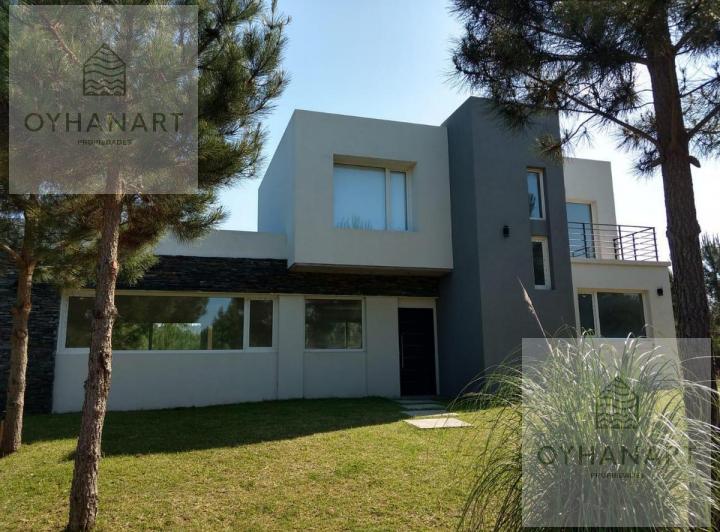 Casa · 153m² · 5 Ambientes · 2 Cocheras
