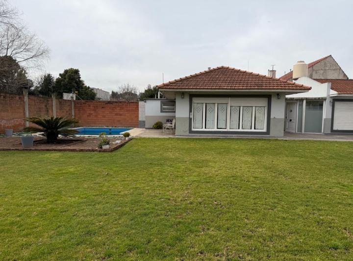 Casa · 160m² · 4 Ambientes · 2 Cocheras