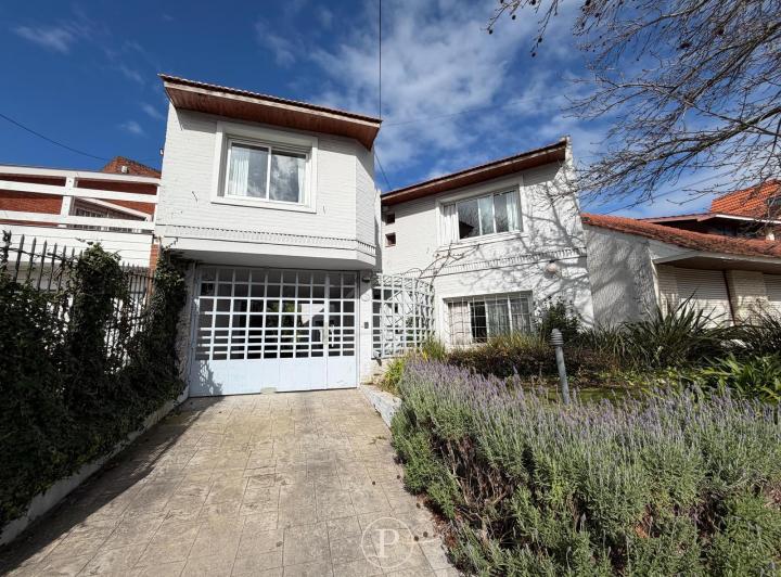 Casa · 150m² · 5 Ambientes · 2 Cocheras