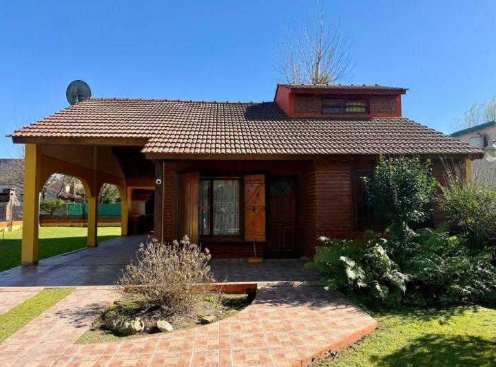 Casa · 74m² · 4 Ambientes · 1 Cochera
