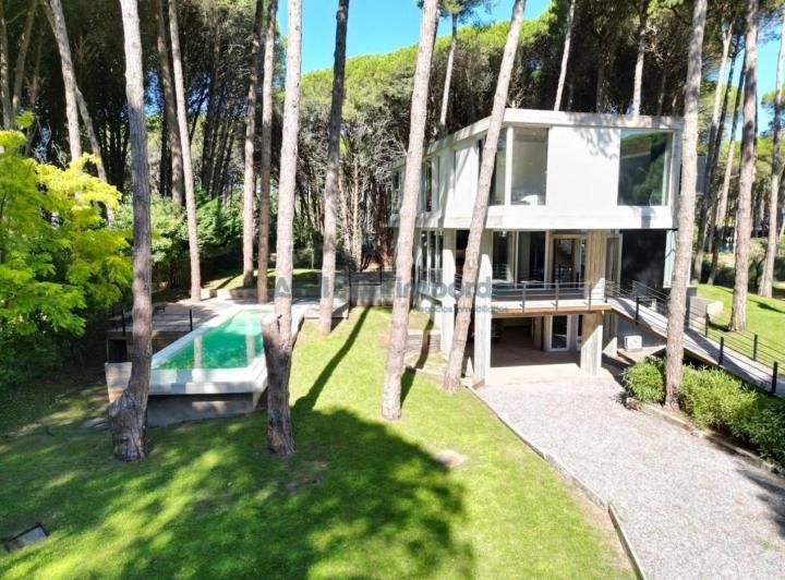 Casa · 287m² · 4 Ambientes · 1 Cochera