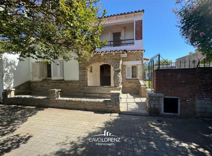 Casa · 120m² · 4 Ambientes · 3 Cocheras