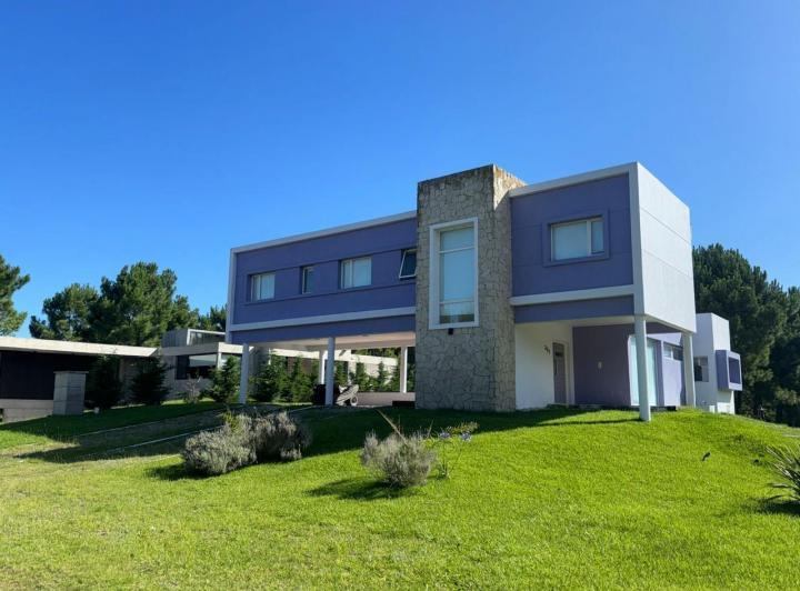 Casa · 155m² · 4 Ambientes · 2 Cocheras