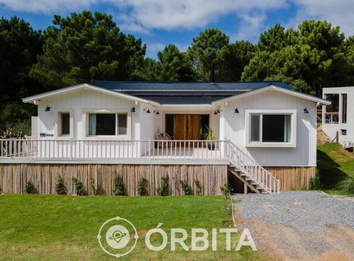 Casa · 200m² · 5 Ambientes