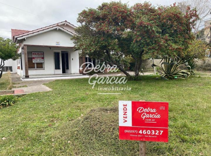 Casa · 230m² · 3 Ambientes · 1 Cochera