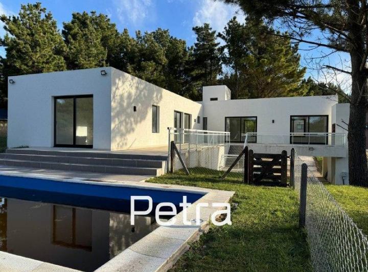 Casa · 152m² · 4 Ambientes · 2 Cocheras