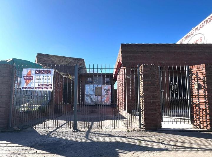 Casa · 300m² · 2 Ambientes · 1 Cochera