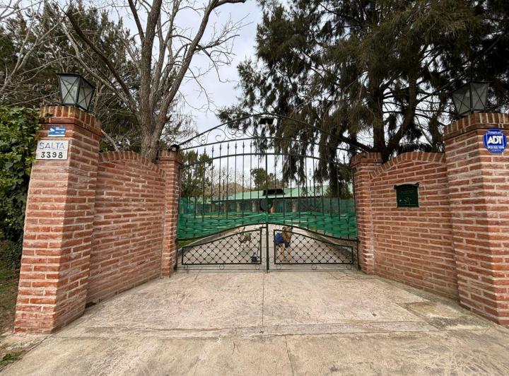 Casa · 342m² · 4 Ambientes · 1 Cochera
