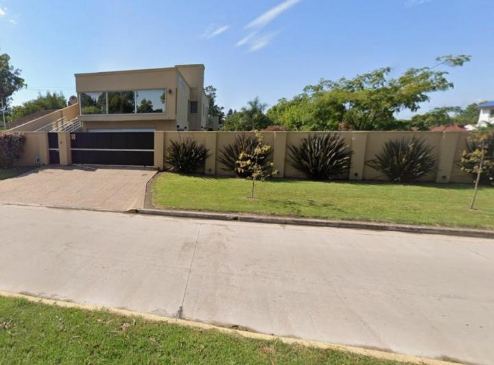 Casa · 309m² · 5 Ambientes · 2 Cocheras