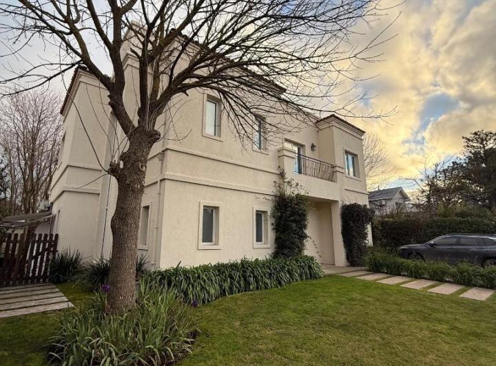Casa · 285m² · 5 Ambientes