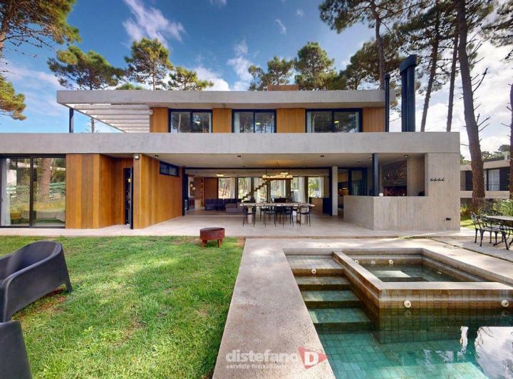 Casa · 212m² · 5 Ambientes · 1 Cochera
