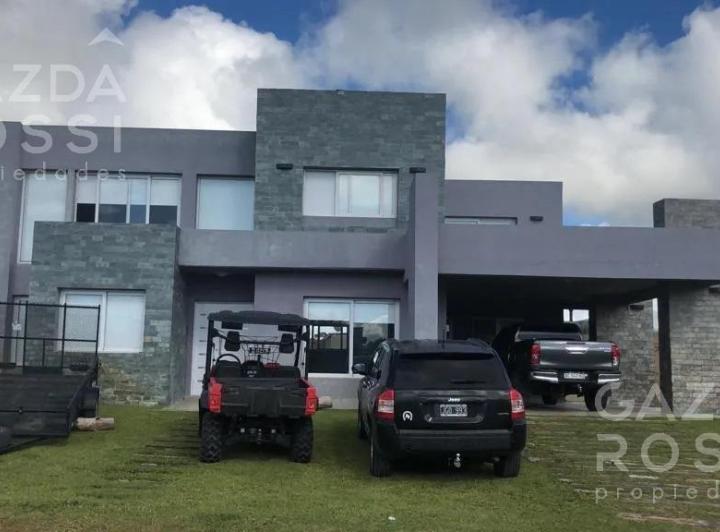 Casa · 300m² · 5 Ambientes