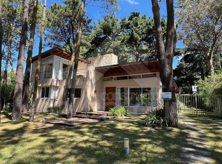 Casa · 227m² · 4 Ambientes