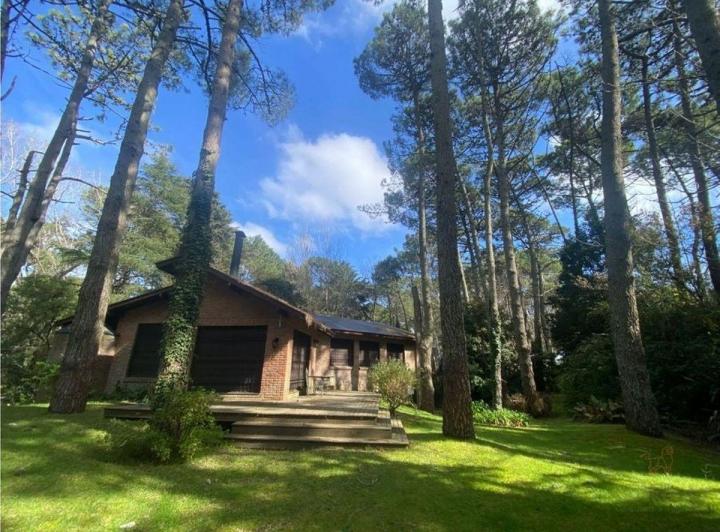 Casa · 180m² · 5 Ambientes · 1 Cochera