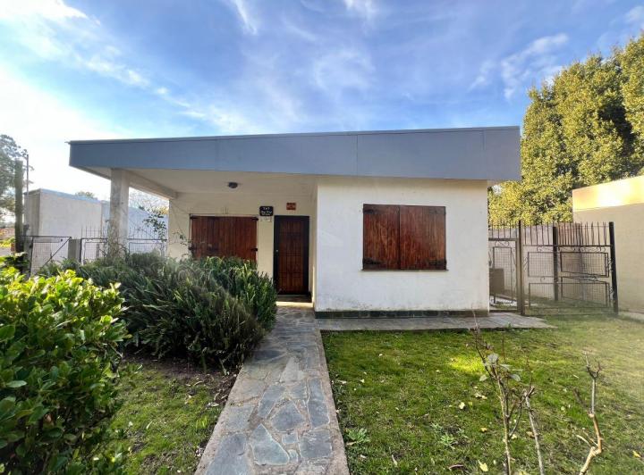 Casa · 120000m² · 3 Ambientes · 2 Cocheras