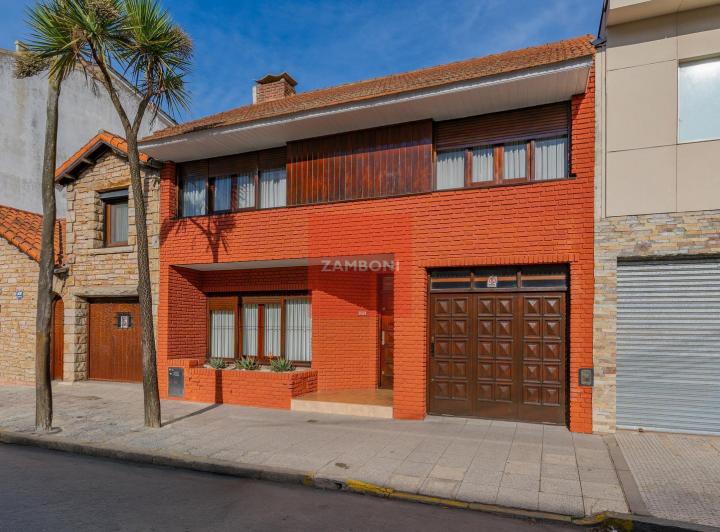 Casa · 259m² · 5 Ambientes · 1 Cochera
