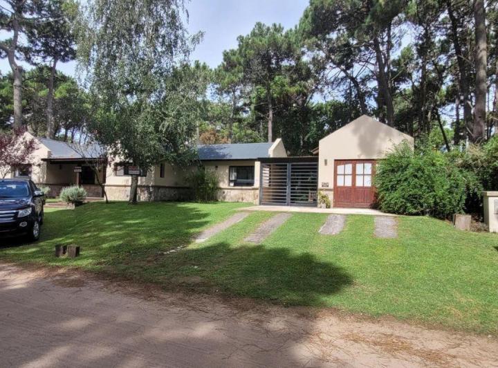 Casa · 180m² · 4 Ambientes · 2 Cocheras